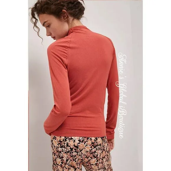NWT ANTHROPOLOGIE Indra Seamless Mock Neck Top. Size L - Picture 6 of 16